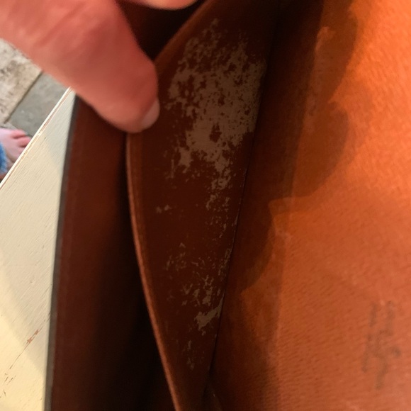 Louis Vuitton clutch - Picture 9 of 17